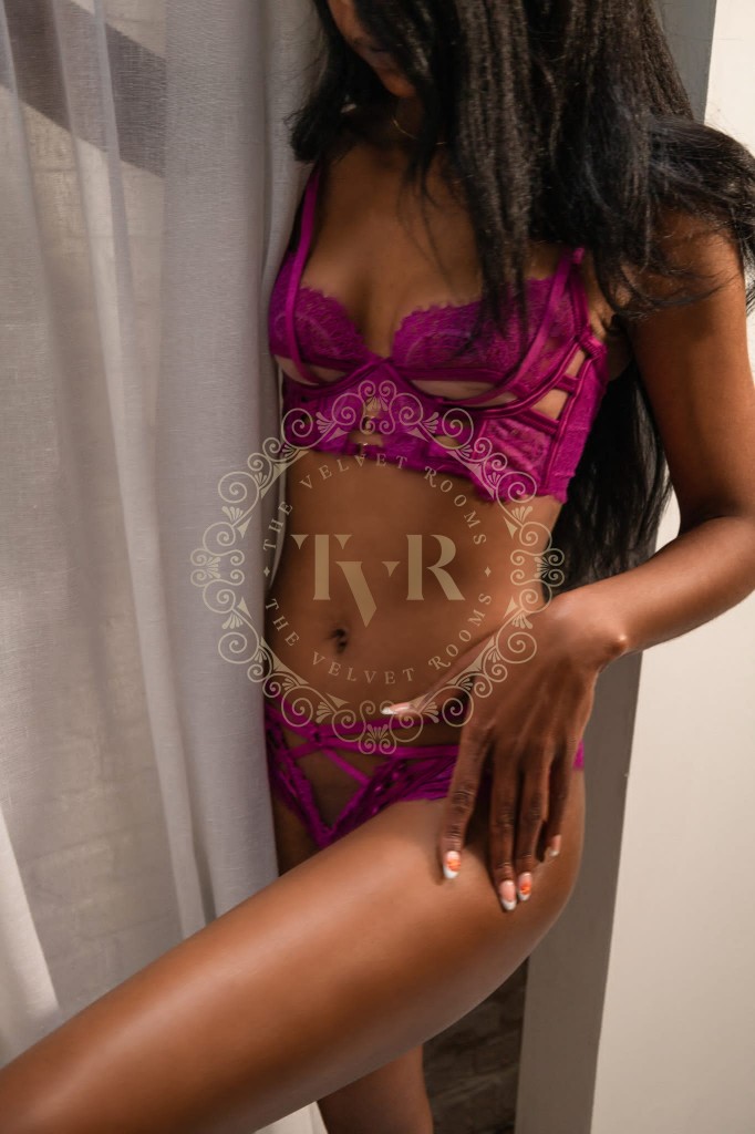 Elara escort Opfikon